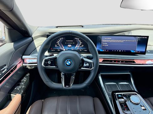 Used 2025 BMW i7 eDrive50 w/ M Sport Package RWD image 18