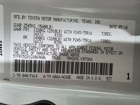 Used 2016 Toyota Tacoma SR image 32