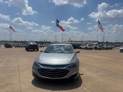 Used 2025 Chevrolet Malibu LS FWD image 5