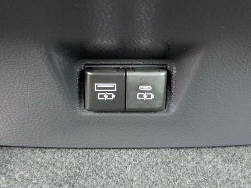 Used 2025 Toyota Camry LE FWD image 13