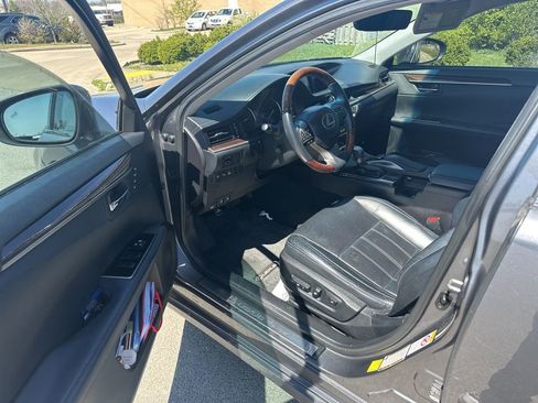 Used 2017 Lexus ES 350 w/ Luxury Package image 5