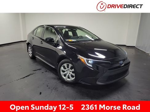 Used 2025 Toyota Corolla LE FWD image 1