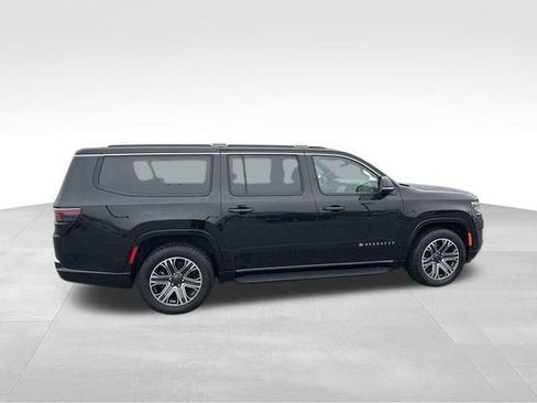 Used 2023 Jeep Wagoneer L Series II AWD/4WD image 7