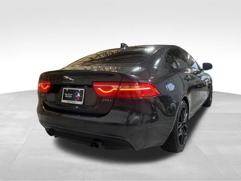 Used 2017 Jaguar XE Prestige RWD image 5