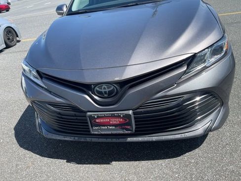 Used 2018 Toyota Camry LE image 3