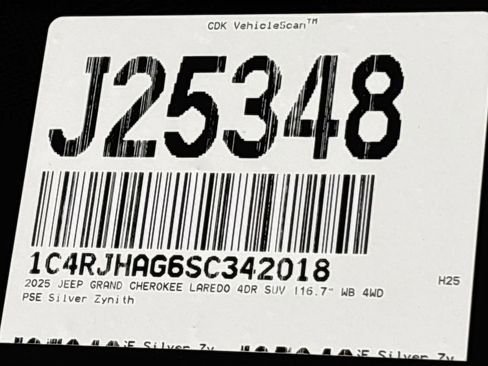 New 2025 Jeep Grand Cherokee Laredo w/ Luxury Tech Group I image 25