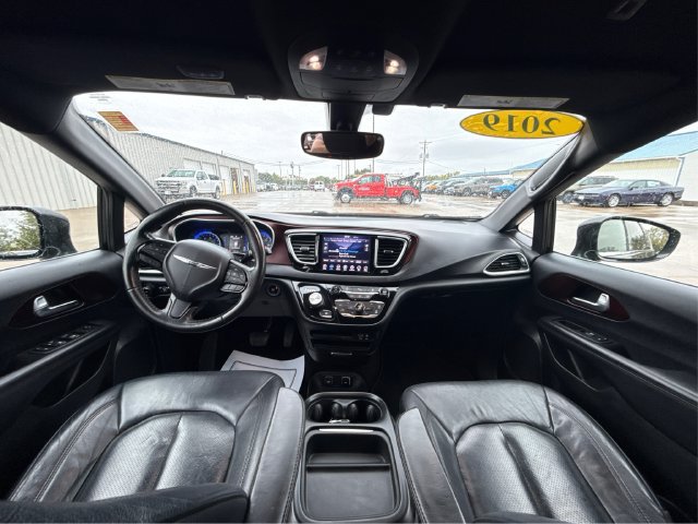Used 2019 Chrysler Pacifica Touring-L FWD image 22