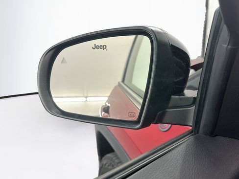 Used 2025 Jeep Compass Trailhawk AWD/4WD image 16