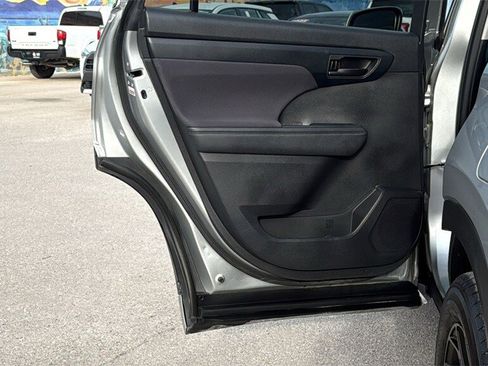 Used 2023 Toyota Highlander LE image 13