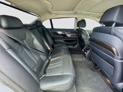 Used 2020 BMW 740i RWD image 19