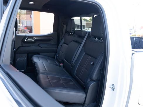Used 2023 Chevrolet Silverado 1500 High Country w/ Technology Package AWD/4WD image 22