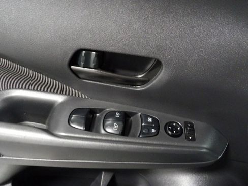 Used 2020 Nissan Kicks S image 7