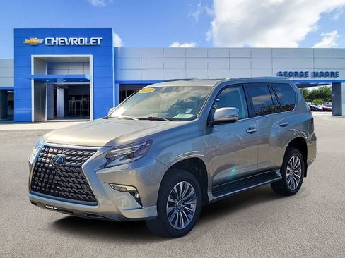 Used 2023 Lexus GX 460 Luxury image 2
