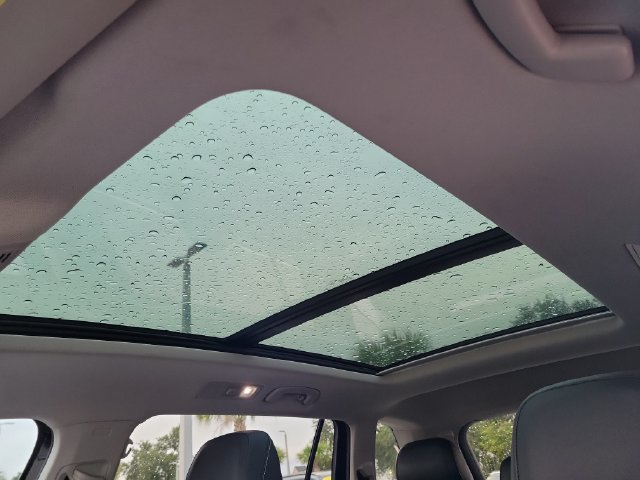 Used 2024 Volkswagen Tiguan SE w/ Panoramic Sunroof Package FWD image 30