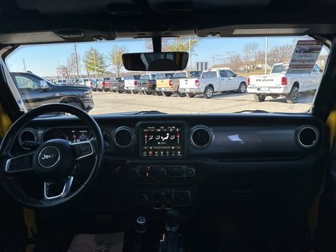 Used 2021 Jeep Wrangler Unlimited Sahara image 2