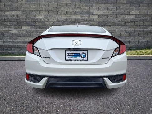 Used 2019 Honda Civic Touring image 5