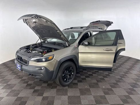 Used 2019 Jeep Cherokee Trailhawk AWD/4WD image 12
