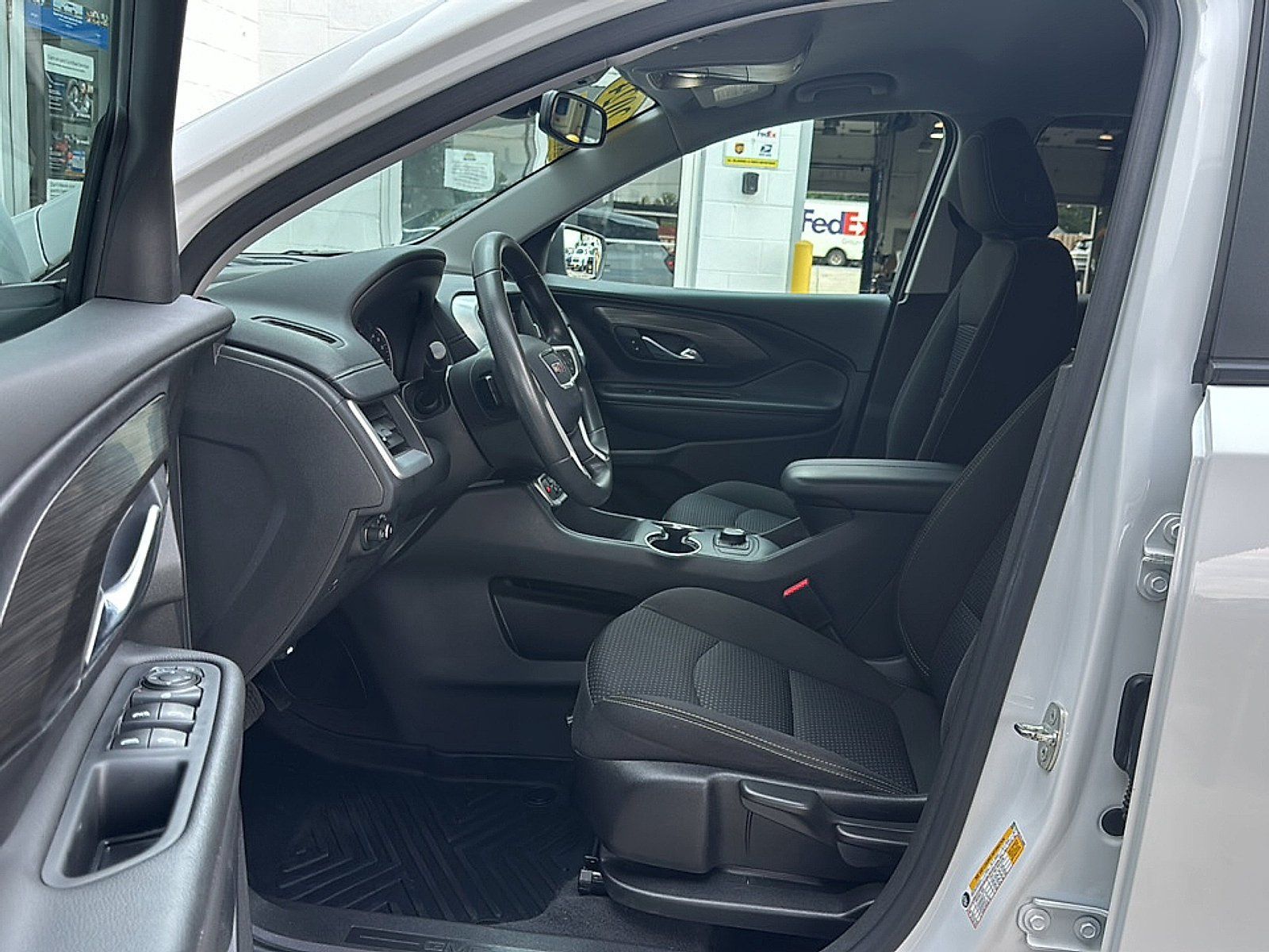 Used 2024 GMC Terrain SLE FWD image 12