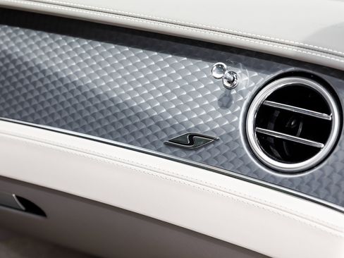 Used 2024 Bentley Continental GT V8 image 29