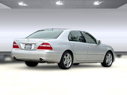 Used 2005 Lexus LS 430 RWD image 8
