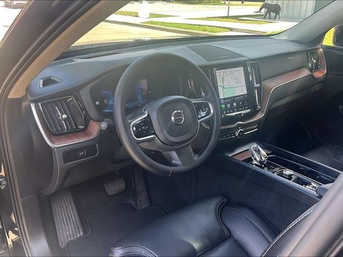 Certified 2024 Volvo XC60 B5 Ultimate w/ Protection Package Premier AWD/4WD image 16