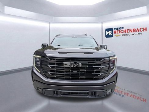 Used 2022 GMC Sierra 1500 Elevation w/ Elevation Premium Package AWD/4WD image 9