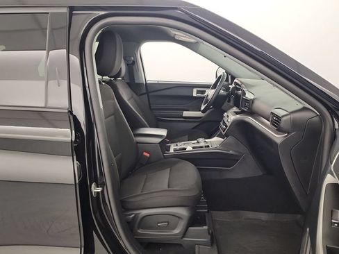 Used 2023 Ford Explorer XLT AWD/4WD image 29
