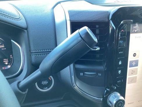 New 2026 RAM 2500 Laramie AWD/4WD image 32