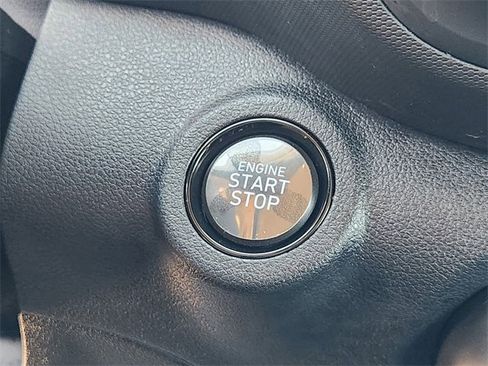 Used 2025 Hyundai Venue Limited image 20