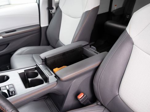 Used 2024 Toyota Sienna XSE image 11