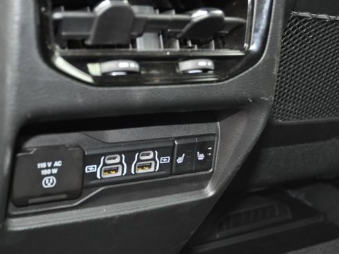 Used 2024 Jeep Grand Cherokee Limited image 17