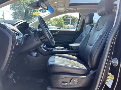 Used 2019 Ford Edge Titanium w/ Equipment Group 301A AWD/4WD image 15