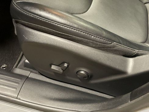 Used 2022 Jeep Cherokee Limited image 13