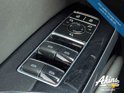 Used 2025 Cadillac Escalade Premium Luxury AWD/4WD image 27