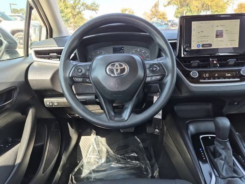 Used 2025 Toyota Corolla LE FWD image 13