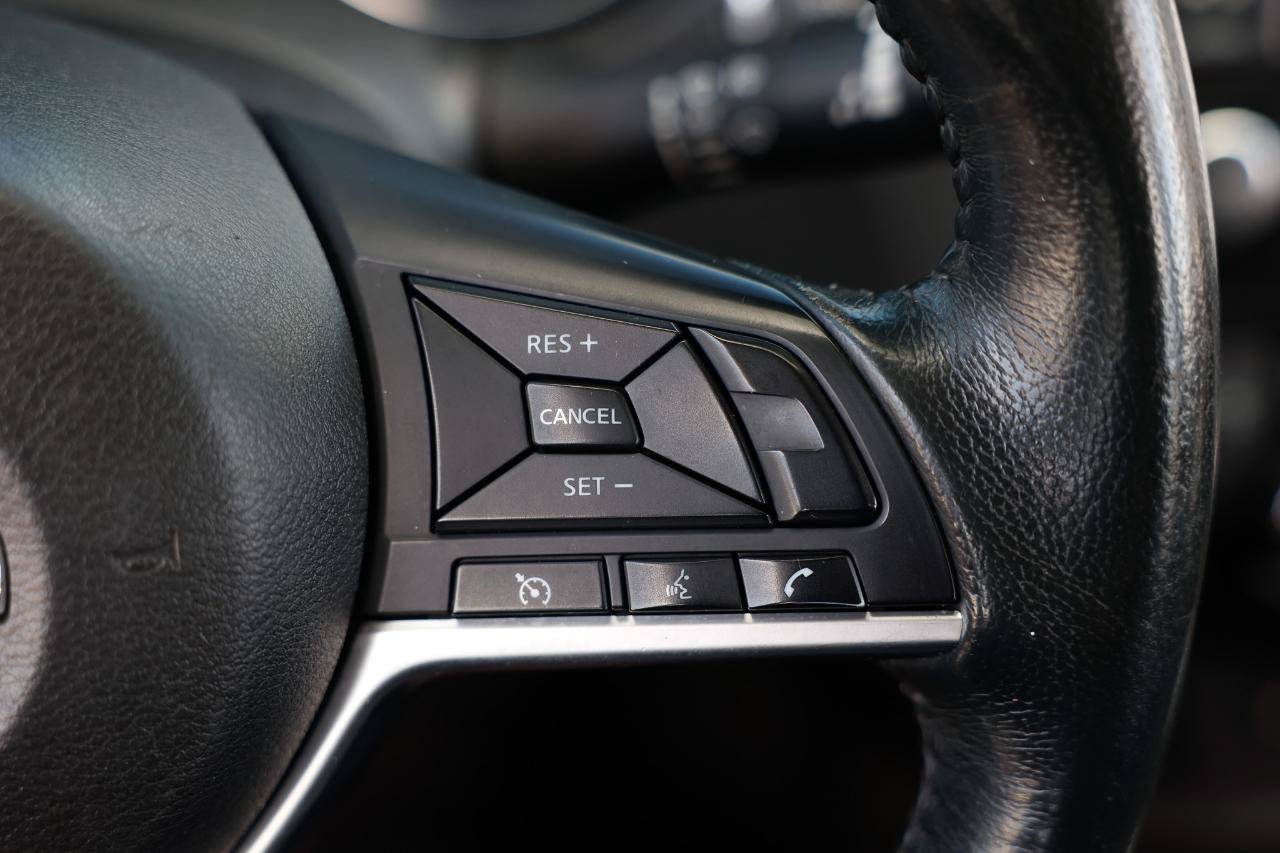 Used 2018 Nissan Rogue SV AWD/4WD image 26