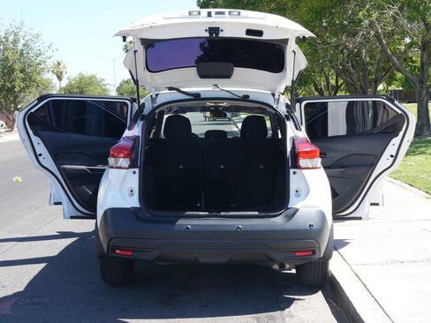 Used 2020 Nissan Kicks S FWD image 9