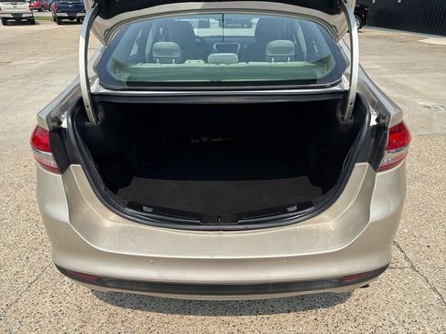 Used 2018 Ford Fusion SE image 11