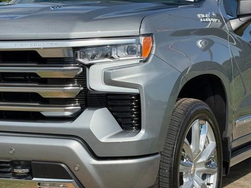Used 2025 Chevrolet Silverado 1500 High Country w/ Technology Package AWD/4WD image 11