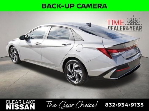 Used 2025 Hyundai Elantra Sport image 5