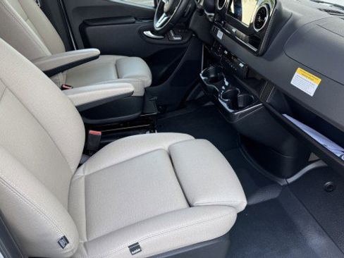 Used 2021 Mercedes-Benz Sprinter 3500 image 19