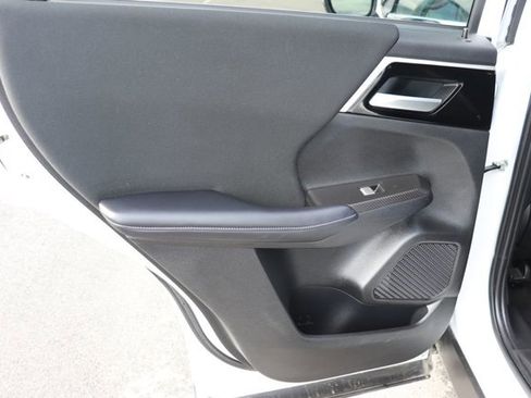 Used 2024 Mitsubishi Outlander ES image 12