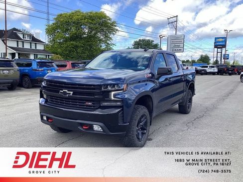 Used 2021 Chevrolet Silverado 1500 LT Trail Boss w/ Convenience Package II AWD/4WD image 3
