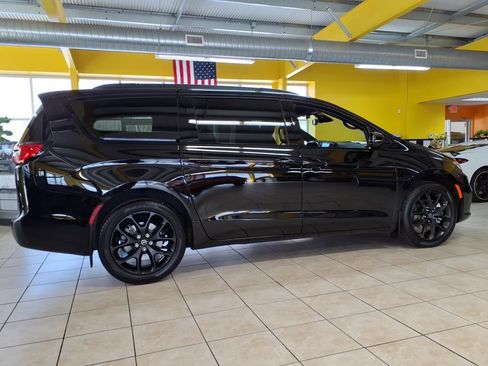 New 2026 Chrysler Pacifica Select w/ S Appearance Package AWD/4WD image 4