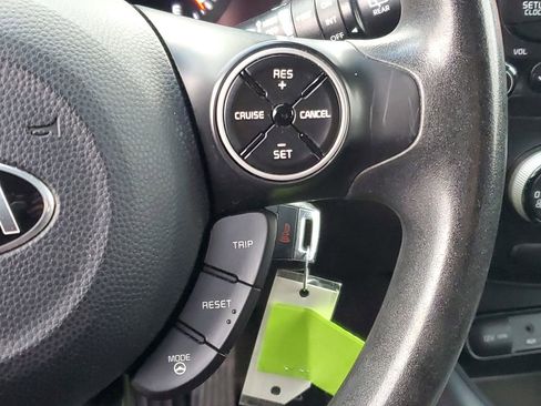 Used 2015 Kia Soul + image 13