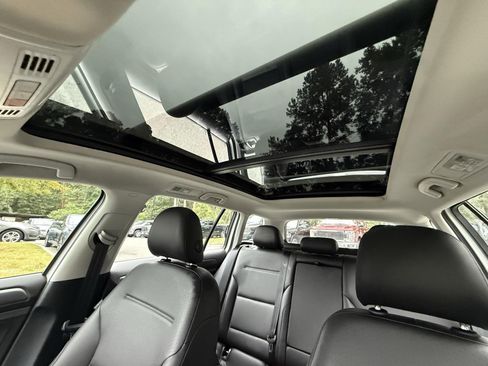 Used 2019 Volkswagen Golf SE image 38