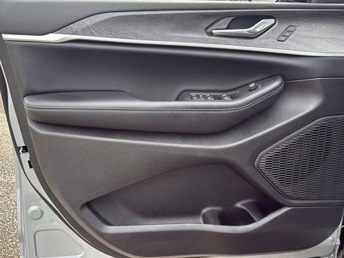 New 2025 Jeep Grand Cherokee Limited image 16