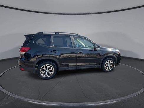Used 2019 Subaru Forester Premium w/ All-Weather Package image 9