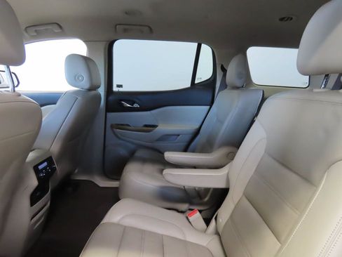 Used 2018 GMC Acadia Denali w/ Technology Package FWD image 16
