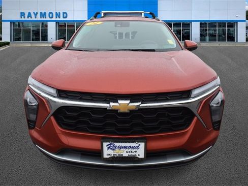 Used 2024 Chevrolet Trax LT w/ Driver Confidence Package image 8